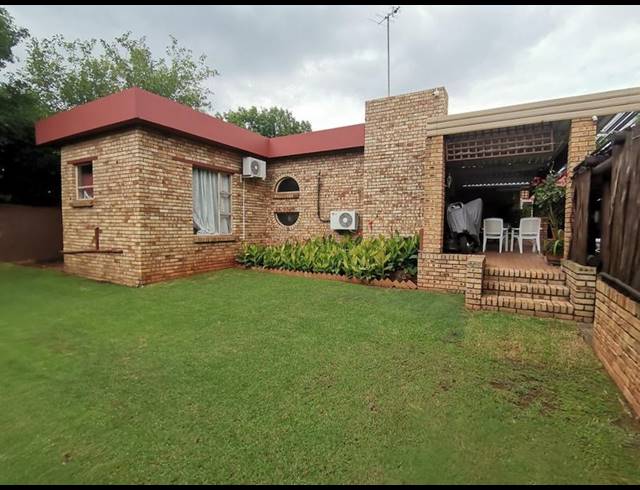 4 BEDROOM HOUSE FOR SALE IN VANDERBIJLPARK SE 3